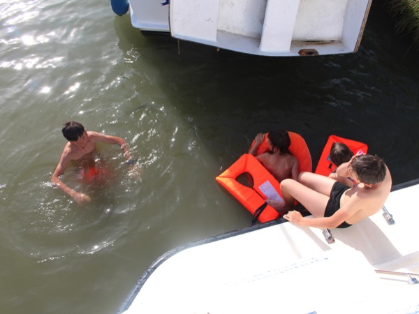 se baigner dans le Canal du Midi